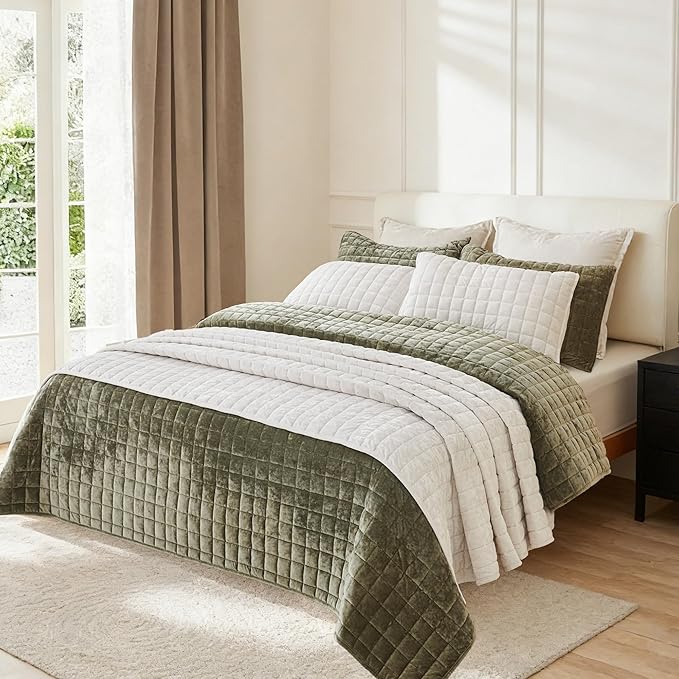 Luxurious Velvet Quilt Full/Queen Size Set 90" x98" Ultra Soft Bedding Set Quilted Bedspread Coverlet with 2 Matching Pillow Shams for All Seasons,Cream White