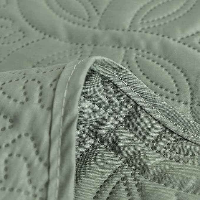 Auemtyn Twin/Twin XL Size Quilt Set 2 Pieces, Soft Lightweight Summer Bedspread, Reversible Microfiber Bed Coverlet for All Seasons, Green, Floral Pattern (1 Quilt, 1 Pillow Sham)