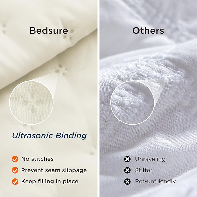 Bedsure King Quilt - Ivory Bedspread King Size & Lightweight Comforter, Modern Cottage Coverlet with Clover Pattern, Ultra Soft All-Season Bedding, 106 x 96 Inches