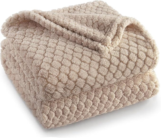 Exclusivo Mezcla Fleece Throw Blanket for Couch and Bed,Extra Soft Warm Decorative Fuzzy Throws for Women,Lightweight Cozy Blankets Size 50x60 Inches, Camel