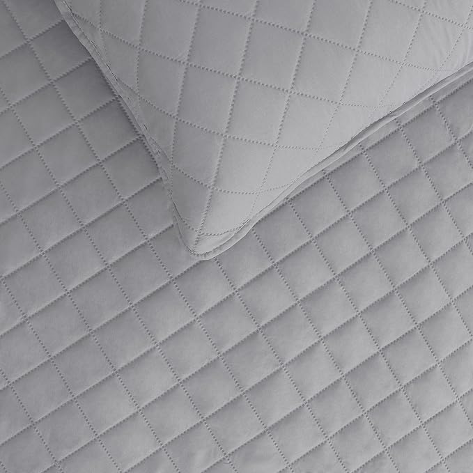 Easy-Going Twin Size Reversible Quilt Set with 1 Quilt and 1 Pillow Shams, Soft Bed Quilt Cover, Water Resistant Lightweight Microfiber Bedspread, Stain Resistant, Light Gray/Ivory