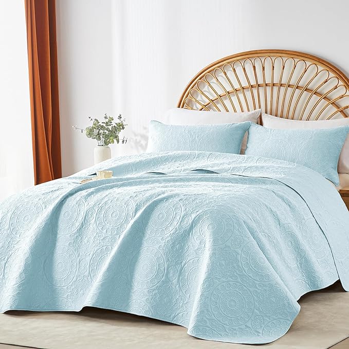 WURUIBO Sky Blue Quilt Set Queen Size, Embossing Microfiber Full Bedspreads with Pillow Sham, Ligthweight Breathable Thin Coverlet, Reversible Bedding Set for All Season (1 Quilt, 2 Pillow Shams)