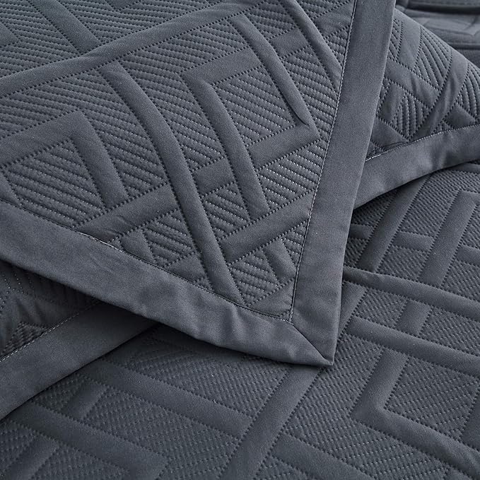 CHIXIN Quilt King Size - Geometric Pattern Bedspread Coverlet Set - Modern & Contemporary Style Bedding Cover, Ultrasonic Quilting, Reversible, Lightweight, 4 Piece, Dark Grey