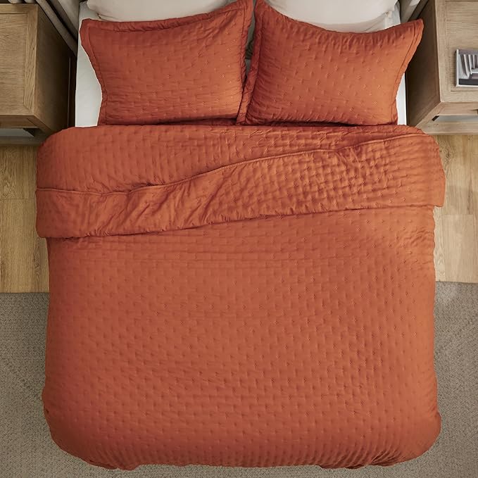Bedsure Quilts Queen Size - Red Orange Bedspread Queen Size & Lightweight Comforter, Boho Coverlet with Clover Pattern, Ultra Soft All-Season Bedding, 90 x 96 Inches