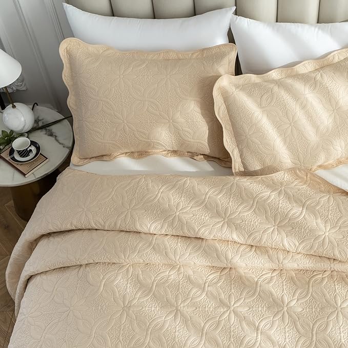 Auemtyn Twin/Twin XL Size Quilt Set 2 Pieces, Soft Lightweight Summer Bedspread, Reversible Microfiber Bed Coverlet for All Seasons, Beige, Floral Pattern (1 Quilt, 1 Pillow Sham)