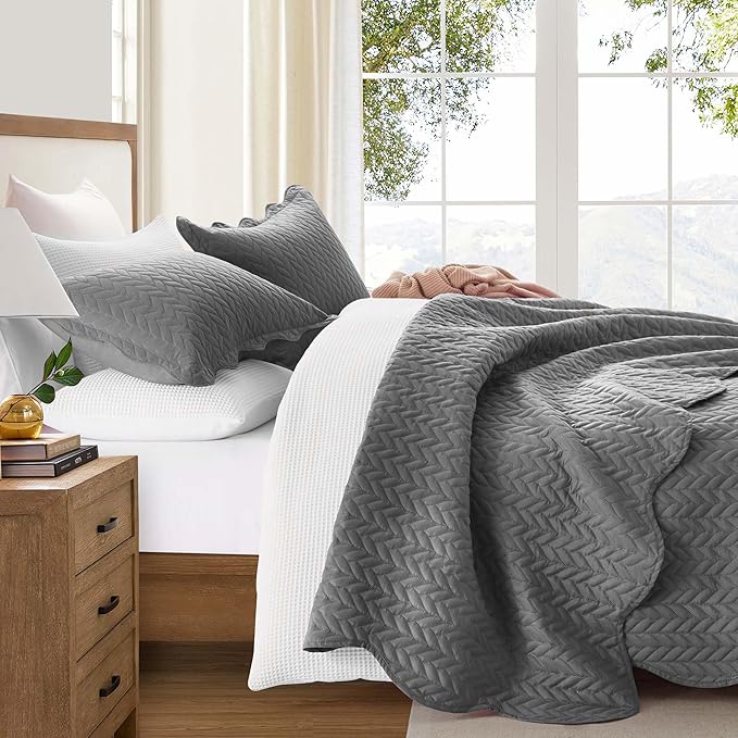 IR Imperial Rooms Queen Quilt Bedding Set Size (90" x 96") + 2 Pillow Shams (20" x 26"+ 2") - 3 Pcs All Season Lightweight Reversible Microfiber Coverlet Embossed Quilt Bedspread (Grey)