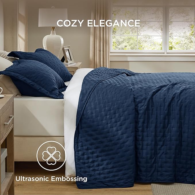 Bedsure Twin Quilt - Ultra Soft Twin XL Quilt Bedding for Dorm Decor, Lightweight All-Season Comforter, Navy Blue Bedspread Coverlet with Clover Pattern, 68 x 86 Inches
