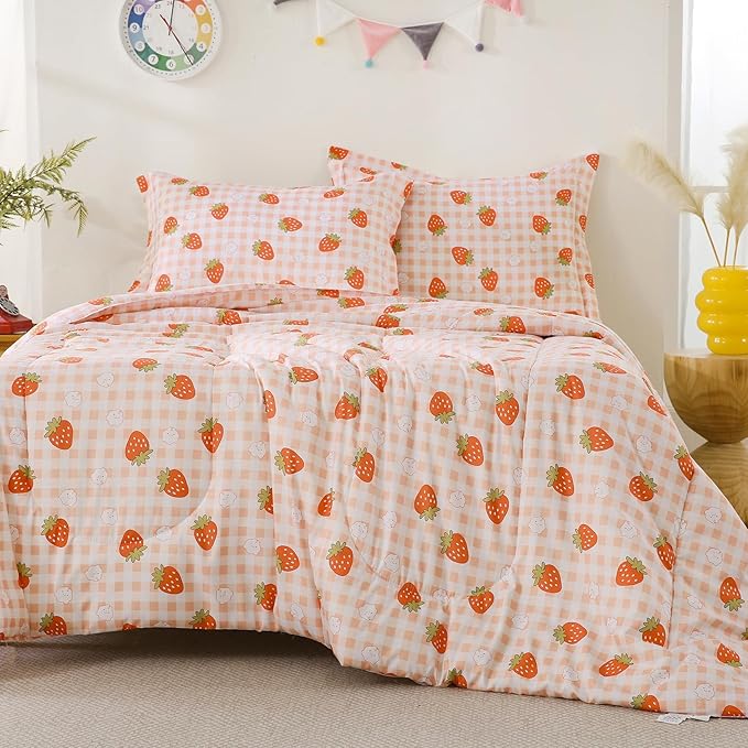 Yibeizi Strawberry Comforter Set for Girls Twin, Kids Pink Checkered Printed Bedding Set with Pillow Sham, Cute Lightweight Soft Breathable Machine Washable Quilted Bed Comforter Set 2 Piece