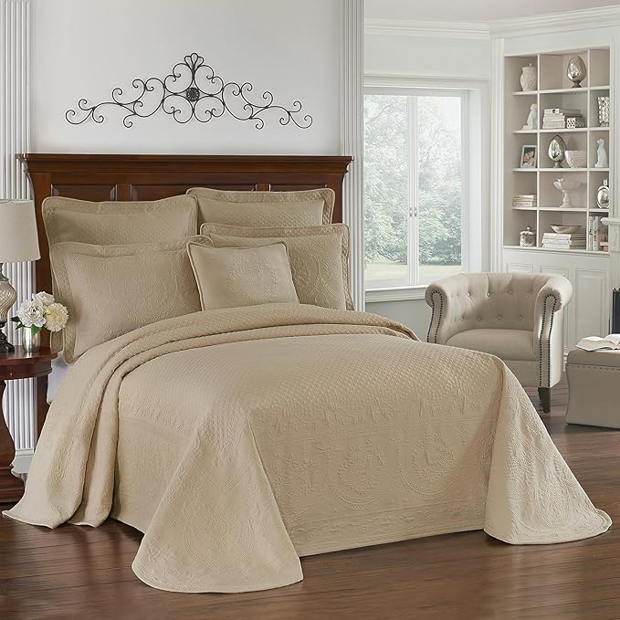 King Charles Modern Farmhouse Floral Matelasse Bedspread, 100% Cotton Breathable Bedding, Full/Queen, Birch