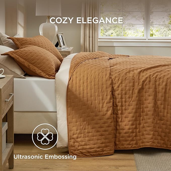 Bedsure King Quilt - Honey Ginger Bedspread King Size & Lightweight Comforter, Boho Coverlet with Clover Pattern, Ultra Soft All-Season Bedding, 106 x 96 Inches
