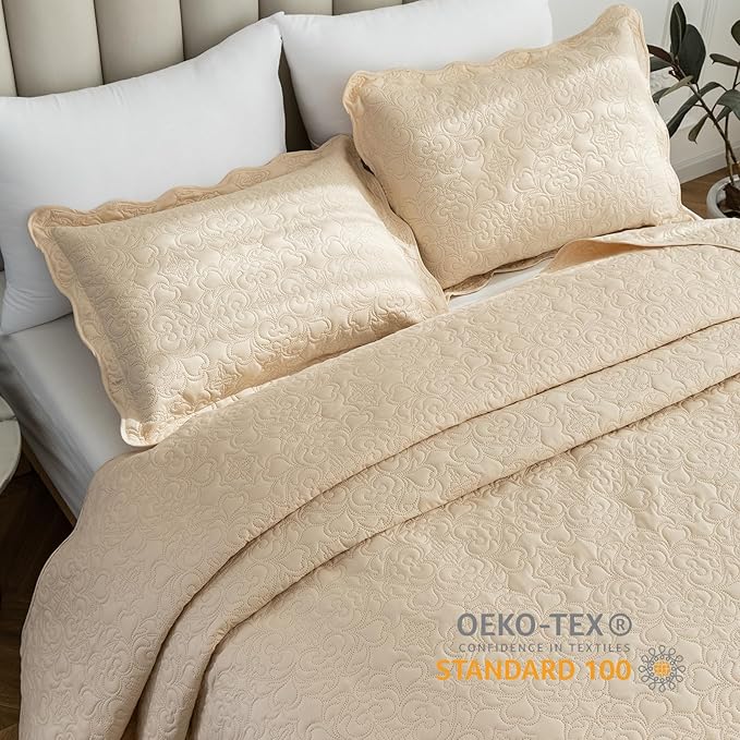 Auemtyn King Size Quilt Set 3 Pieces, Soft Lightweight Summer Bedspread, Reversible Microfiber Bed Coverlet for All Seasons, Beige, Heart Floral Pattern (1 Quilt, 2 Pillow Shams)