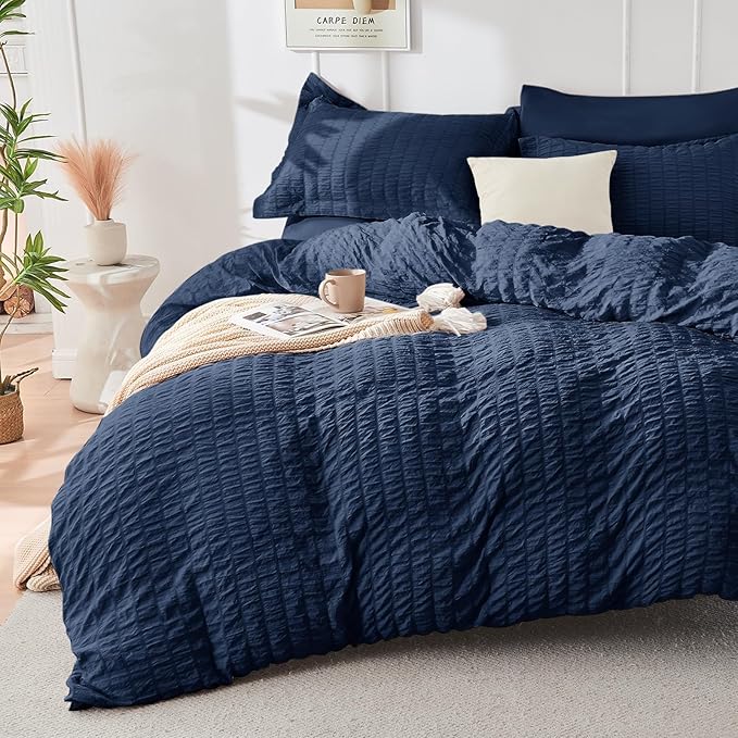 HYMOKEGE Navy Blue Duvet Cover Queen Size, Ultra Soft 3-Piece Seersucker Duvet Cover Set with Zipper Closure, Soft Brushed Microfiber Bedding Set with 8 Corner Ties (90"x90", 2 Pillowshams)