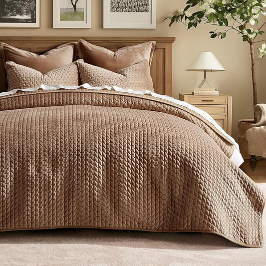 EVERGRACE Luxury Velvet Quilt Set Queen Size 3 Piece, Soft Cross-Stitch Velvet Comforter Set with Pillow Shams, Lightweight Coverlet Bedspread Bedding Set for All Seasons, Tobacco Brown