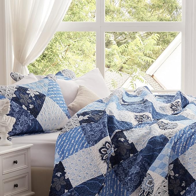 King Size Quilt Set 3 Pieces Lightweight Reversible Bedspread-98''x106'' Soft Patchwork Floral Coverlet Luxurious Warm Microfiber Bed Cover All Seasons Blue Bedding Set(1 Quilt,2 Pillow Shams)