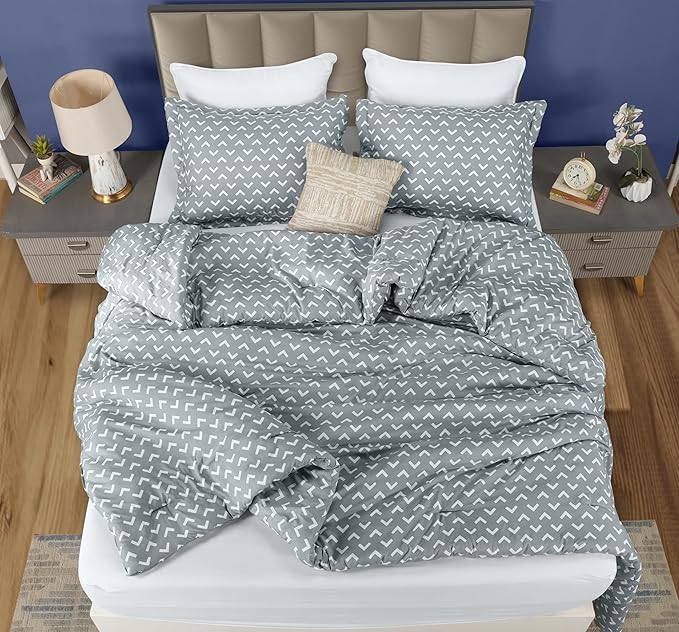 Utopia Bedding - Comforter Set with 2 Pillow Shams - 3 Pieces Bedding Comforter Sets - Down Alternative Comforter - Soft and Comfortable - Machine Washable, Arrow White, Queen