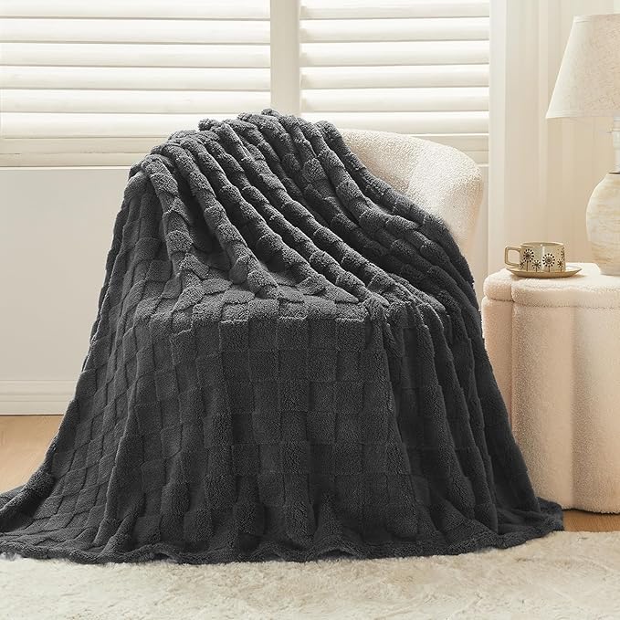 NEWCOSPLAY Super Soft Throw Blanket Dark Grey Premium Silky Flannel Fleece 3D Checkered Lightweight Bed Blanket All Season Use (Dark Grey Checkered, Throw(50"x70"))