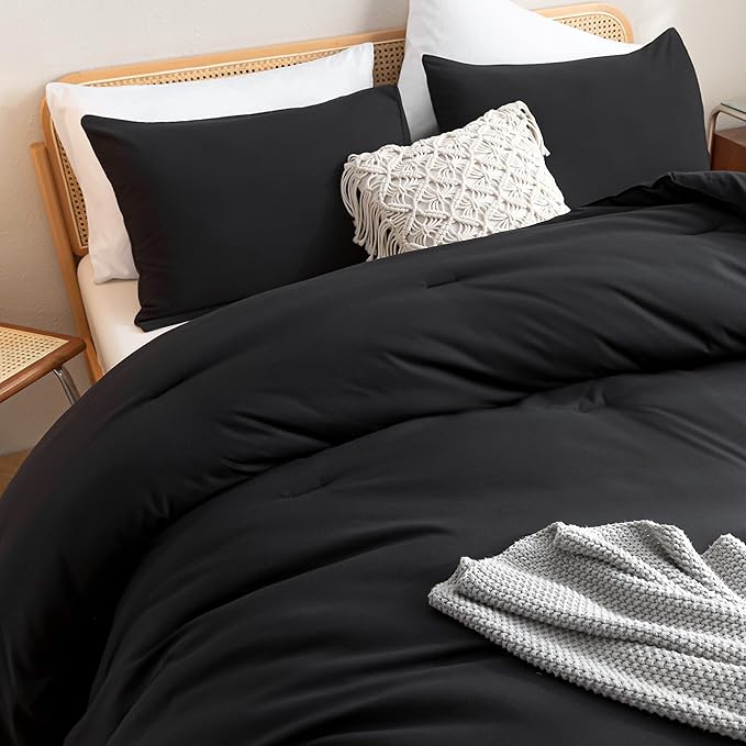 ROSGONIA Oversized King Comforter 128x120, 3pcs Super King Plus (1 Black Comforter & 2 Pillowcases) Lightweight Oversized King Bedding Set Blanket