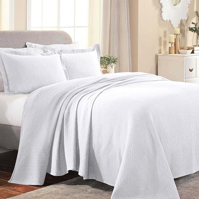 Superior Cotton Fleur De Lis Bedspread Set, Warm Blankets, All-Season Bedding, Bedroom Decor, Decorative Boho Medallion Coverlet, Includes 1 Bedspread, 2 Pillow Shams, Queen, White