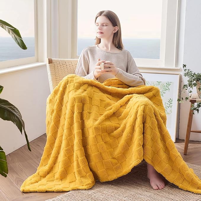 NEWCOSPLAY Super Soft Twin Blanket Mustard Yellow Premium Silky Flannel Fleece 3D Checkered Lightweight Bed Blanket All Season Use (Mustard Yellow Checkered, Twin(60"x80"))