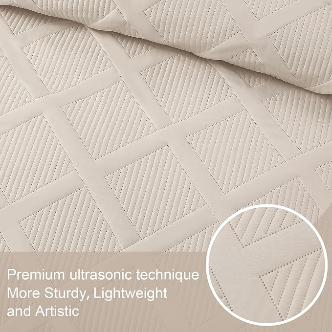 Exclusivo Mezcla Oversized King Quilt Set- Brich Beige Cal King Quilts Bedding Set with 2 Pillow Shams, Modern Bedspread with Striped Pattern, Soft Lightweight Bedspreads Coverlets for All Seasons