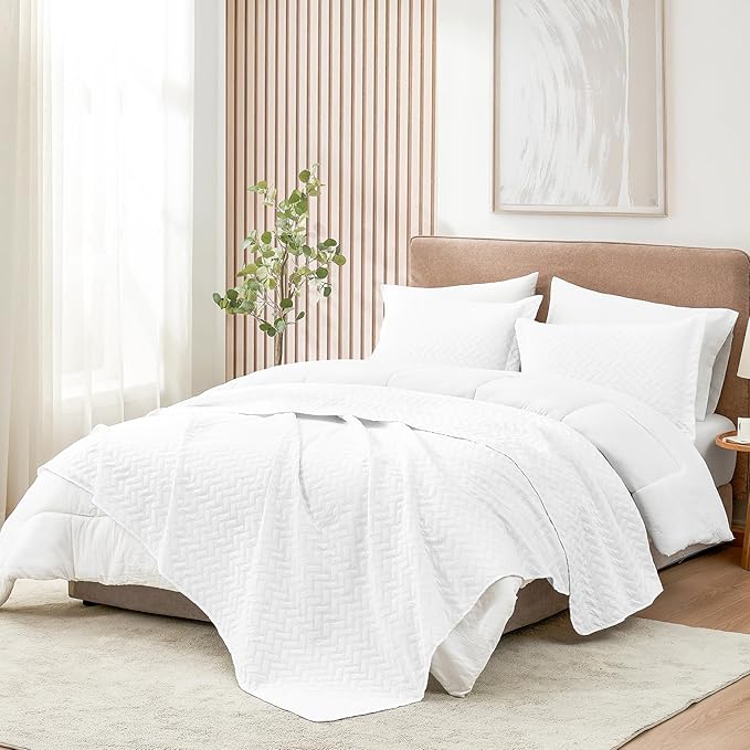 Hansleep White Quilt King Size - Chevron Pattern Ultrasonic All Season Bedspread King, Soft Lightweight Coverlet Bedding Set, 3 Piece (1 Quilt, 2 Pillow Shams)