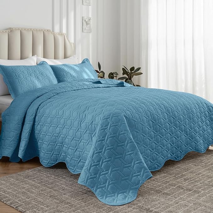 Auemtyn King Size Quilt Set 3 Pieces, Soft Lightweight Summer Bedspread, Reversible Microfiber Bed Coverlet for All Seasons, Spa Blue, Geometric Pattern (1 Quilt, 2 Pillow Shams)
