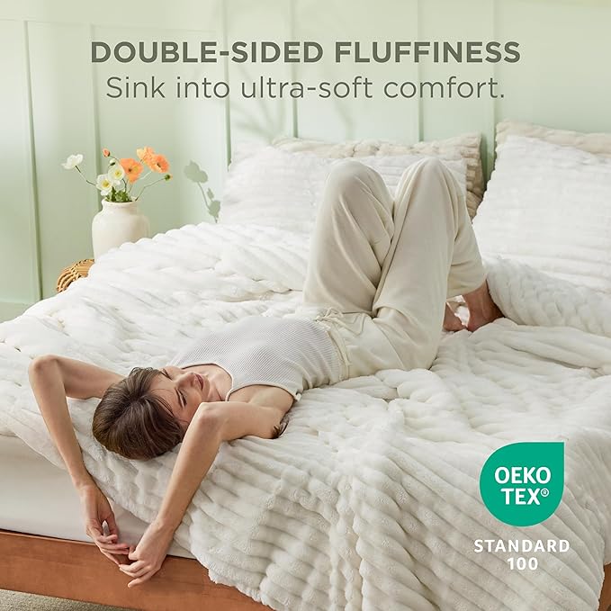 Bedsure Comforter Full Size - GentleSoft™ 3 Pieces Fluffy Double-Side Fleece Comforter Set, Cozy Striped Room Decor Aesthetic, Luxury White Full Size Bedding with 2 Pillowcases, 82x86 Inches