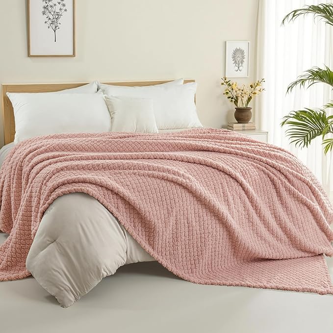 Exclusivo Mezcla Queen Size Fleece Blanket for Bed, Extra Soft Warm Decorative Fuzzy Blanket for Women, Lightweight Cozy Bedding Blankets, 90x90 Inches, Pink