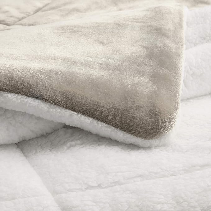 Amazon Basics Lightweight Microfiber Comforter Set 3 Pieces Duvet Cover Set With Zipper Closure, King, Taupe, Solid