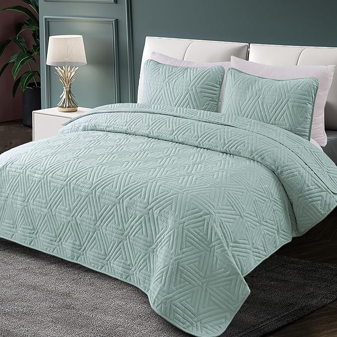 Whale Flotilla Soft California King Size Quilt Set for All Seasons, 3-Piece Ultrasonic Bedding Set, Lightweight Reversible Bedspread, Coverlet, Bed Cover with 2 Pillow Shams, Aqua Blue