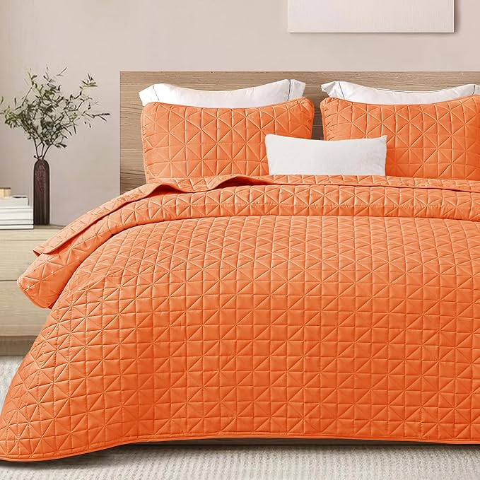 Exclusivo Mezcla Quilts King Size Bedding Set with Stitched Grid Pattern, Lightweight Summer Orange Bedspreads Coverlets Bed Cover for All Seasons (1 Quilt and 2 Pillow Shams)