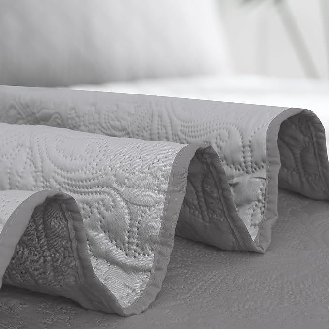 Easy-Going Twin Size Reversible Quilt Set with 1 Quilt and 1 Pillow Sham, Soft Bed Quilt Cover, Water Resistant Lightweight Microfiber Bedspread, Stain Resistant, Damask-Gray/Light Gray
