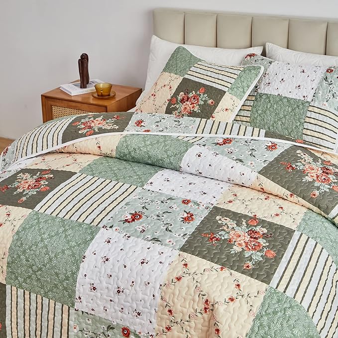 Patchwork Quilt Set Twin Size, 2 Pieces Green White Floral Plaid Design Summer Bedspread Coverlet Set, Soft Microfiber Reversible Lightweight Bed Cover for Kids (68" x 86", 1 Quilt+ 1 Pillow Sham)