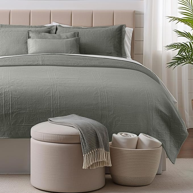 Hearth & Harbor Twin Quilt Set – All-Season Lightweight Bedspread & Coverlet with Pinsonic Weave - 5 Piece Twin Quilt Set with Pillow Shams, London Fog - Twin Grid
