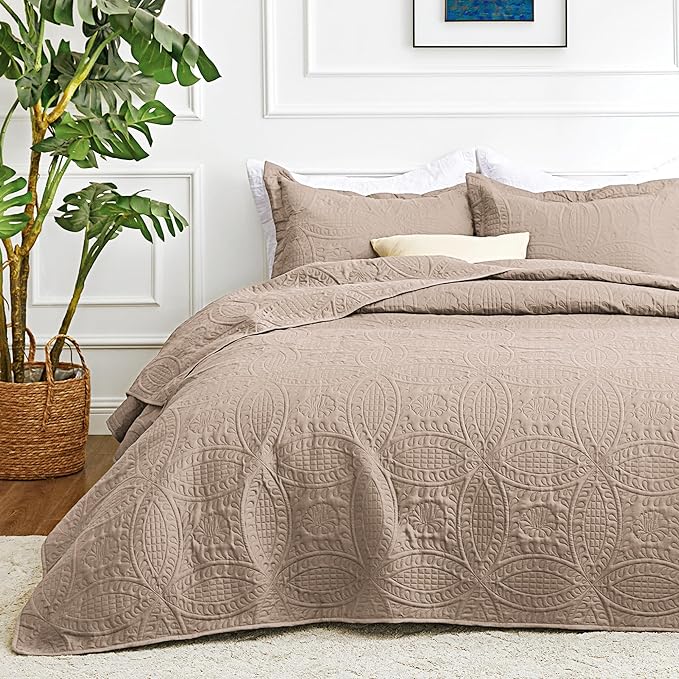 Love's cabin Quilts for Full Bed Burlwood Bedspreads Bedding Set - Lightweight Bedspread Comforter - Coin Pattern Bedding Coverlet for All Season - 3 Pieces (1 Quilt, 2 Pillow Shams)