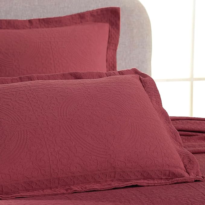 Superior Cotton Fleur De Lis Bedspread Set, Warm Blankets, All-Season Bedding, Bedroom Decor, Decorative Boho Medallion Coverlet, Includes 1 Bedspread, 1 Pillow Sham, Twin, Garnet