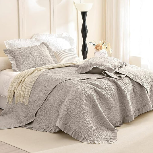 Masaca Oversized Quilt Queen Size(102"x118"),Linen Colored Ruffled Crinkled Lightweight Bedspreads & Coverlets Ultra Soft Shabby Farmhouse Rustic Stone-Washed Microfiber Quilt Bedding Set 3 Pieces
