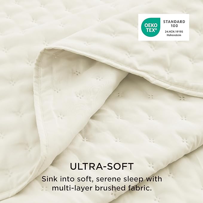 Bedsure King Quilt - Ivory Bedspread King Size & Lightweight Comforter, Modern Cottage Coverlet with Clover Pattern, Ultra Soft All-Season Bedding, 106 x 96 Inches