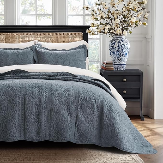 EVERGRACEHOME 100% Cotton Scallop Quilt Set, Queen Size 3 Piece Set – Lightweight Bedspread with 2 Shams, Soft Prewashed Matelasse Coverlet for Cozy and Elegant Bedding, Stormy Blue