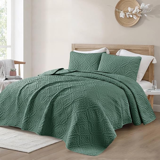 Exclusivo Mezcla King Quilt Bedding Set, Lightweight Soft Bedspreads Coverlets with 2 Pillow Shams, Modern Green Oversized Quilts King Size for All Seasons