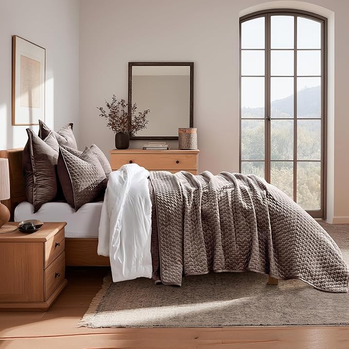 EVERGRACE Luxury Velvet Quilt Set Queen Size 3 Piece, Soft Cross-Stitch Velvet Comforter Set with Pillow Shams, Lightweight Coverlet Bedspread Bedding Set for All Seasons, Mushroom Brown