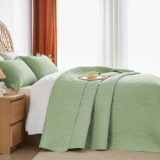 WURUIBO Sage Green Quilt Set Twin Size, Embossing Microfiber Bedspreads with Pillow Sham, Ligthweight Breathable Thin Coverlet, Reversible Bedding Set for All Season (1 Quilt, 1 Pillow Sham)