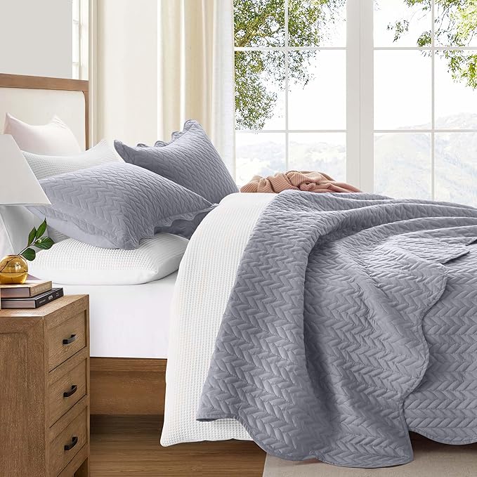 IR Imperial Rooms Queen Quilt Bedding Set Size (90" x 96") + 2 Pillow Shams (20" x 26"+ 2") - 3 Pcs All Season Lightweight Reversible Microfiber Coverlet Embossed Quilt Bedspread (Silver)