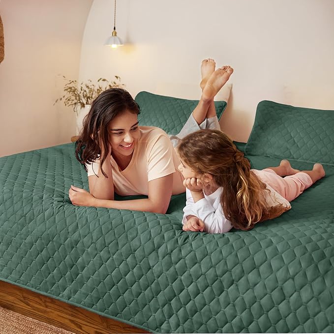 Exclusivo Mezcla Reversible King Size Quilt Bedding Set with Pillow Shams, Lightweight Quilts King Size, Soft Bedspreads Bed Coverlets for All Seasons - (Dark Green, 104"x96")