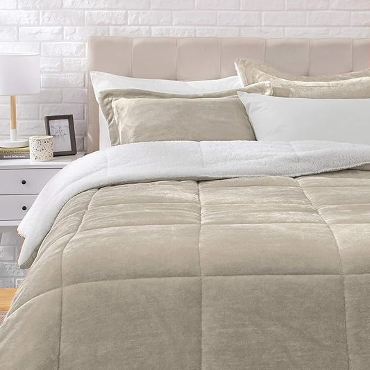 Amazon Basics Lightweight Microfiber Comforter Set 3 Pieces Duvet Cover Set With Zipper Closure, King, Taupe, Solid