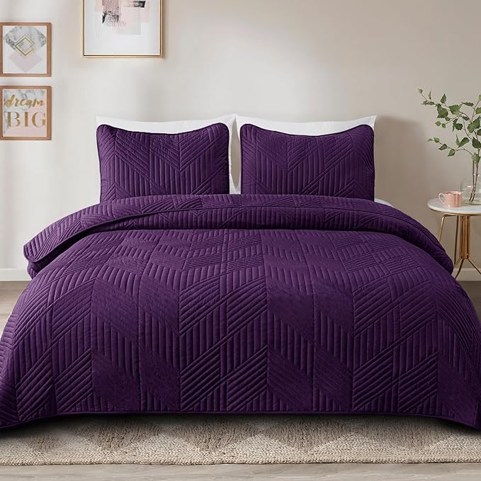 Exclusivo Mezcla Ultrasonic King Quilt Bedding Set, Lightweight Deep Purple Bedspreads Soft Modern Geometric Coverlet Set for All Seasons (1 Quilt and 2 Pillow Shams)