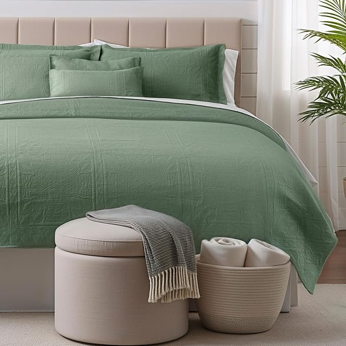 Hearth & Harbor Twin Quilt Set – All-Season Lightweight Bedspread & Coverlet with Pinsonic Weave - 5 Piece Twin Quilt Set with Pillow Shams, Sage Green - Twin Grid
