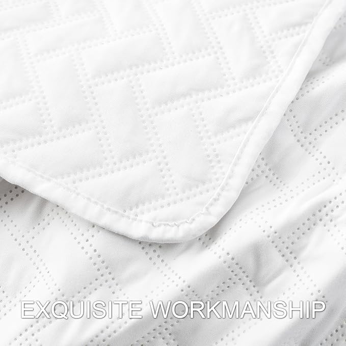 Hansleep White Quilt Queen Size - Chevron Pattern Ultrasonic All Season Bedspread Queen, Soft Lightweight Coverlet Bedding Set, 3 Pieces (1 Quilt, 2 Pillow Shams)
