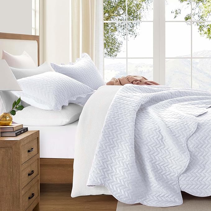 IR Imperial Rooms Queen Quilt Bedding Set Size (90" x 96") + 2 Pillow Shams (20" x 26"+ 2") - 3 Pcs All Season Lightweight Reversible Microfiber Coverlet Embossed Quilt Bedspread (White)