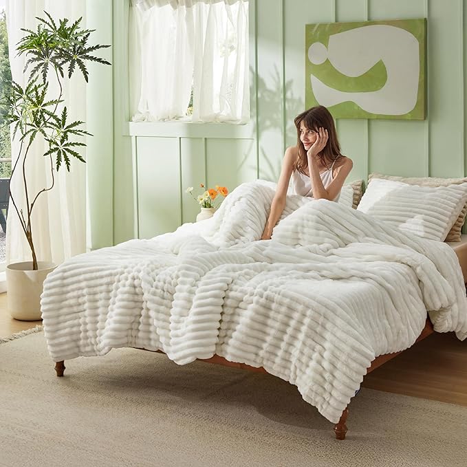 Bedsure Queen Comforter Set - GentleSoft™ 3 Pieces Fluffy Double-Side Fleece Comforter Set, Cozy Striped Room Decor Aesthetic, Luxury White Bedding Queen Size with 2 Pillowcases, 90x90 Inches